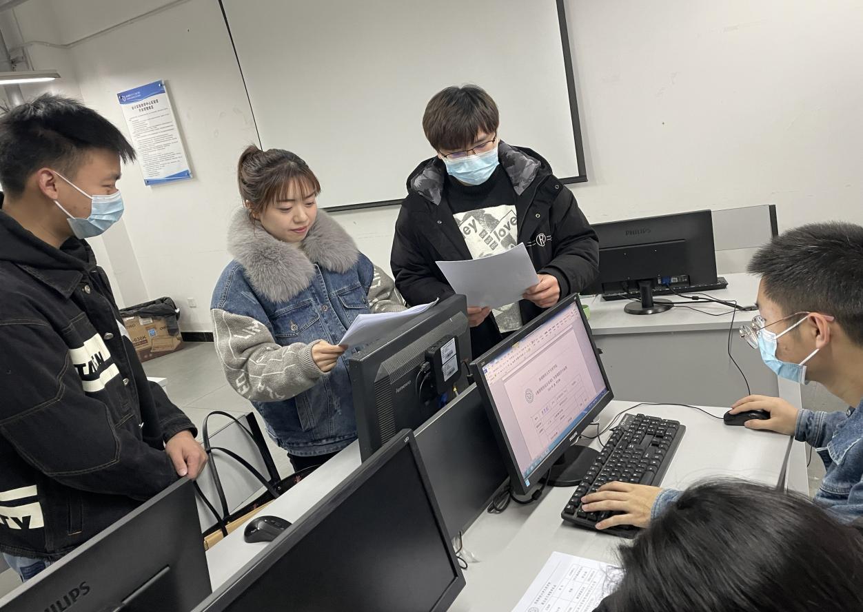 2-1 学生交流照